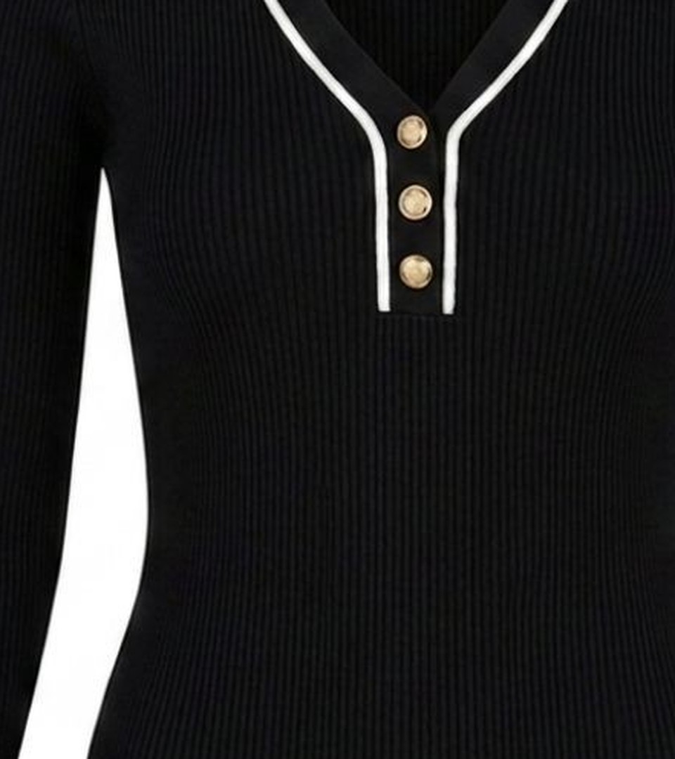 Pull Noir Élégant — détail